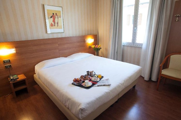 TRIPLE ANNEX Room