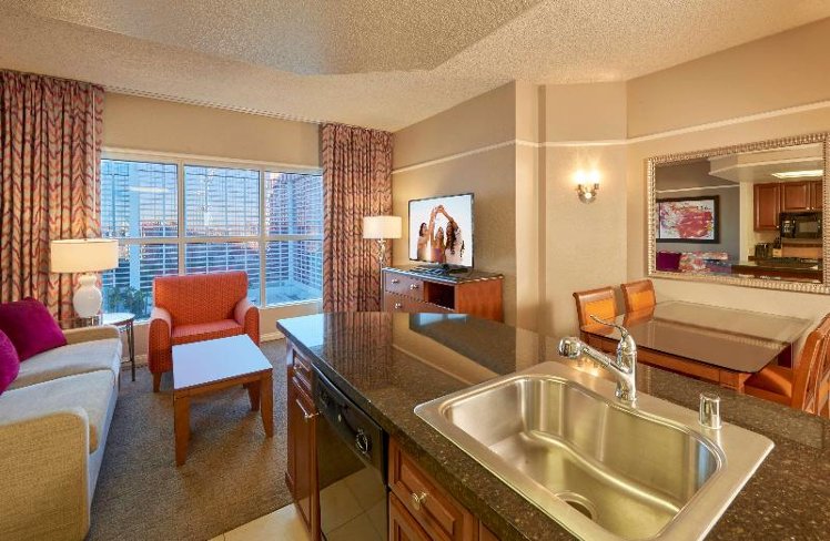 STUDIO KING SIZE BED Room
