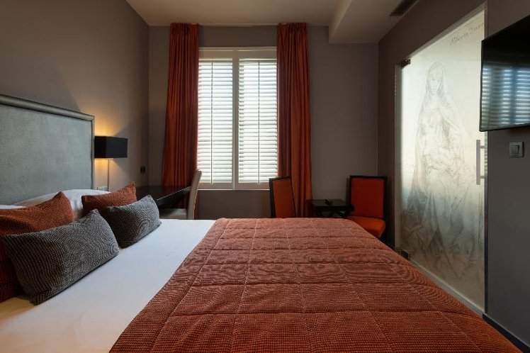 DOUBLE STANDARD Room