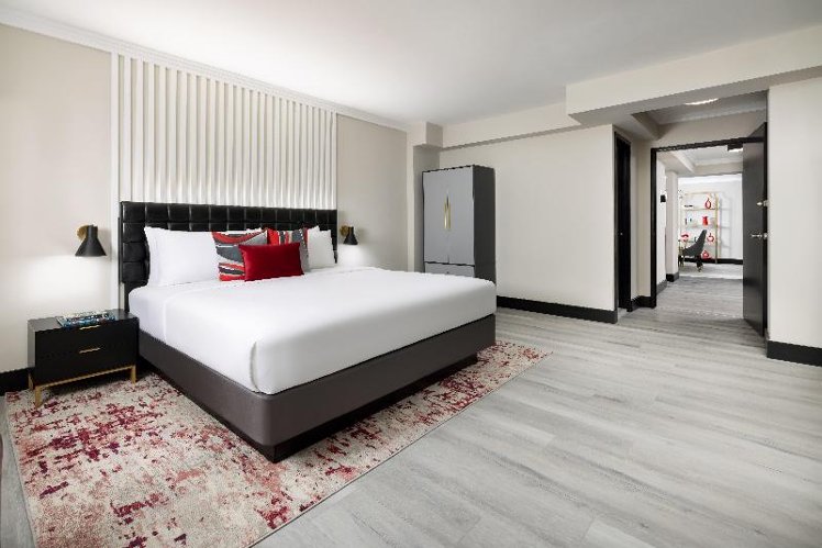 SUITE KING SIZE BED Room