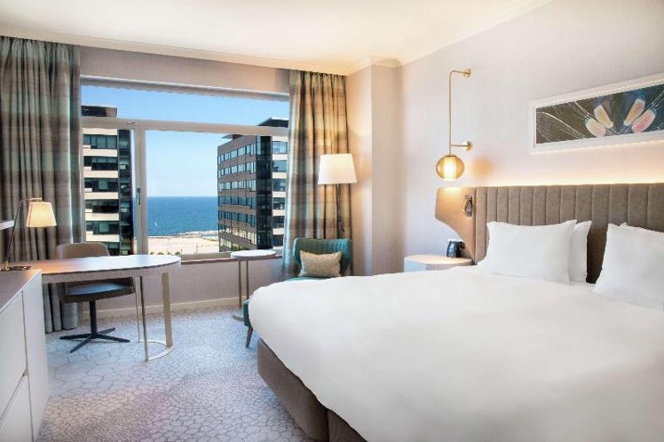 DOUBLE POOL VIEW KING BED Room