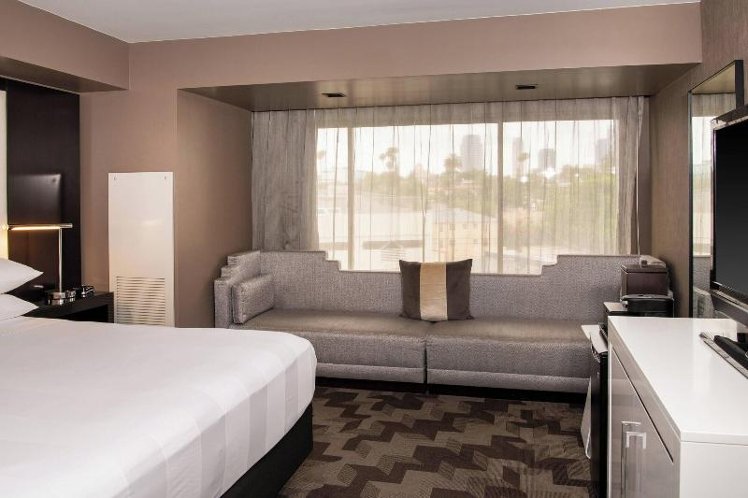 DOUBLE KING SIZE BED Room