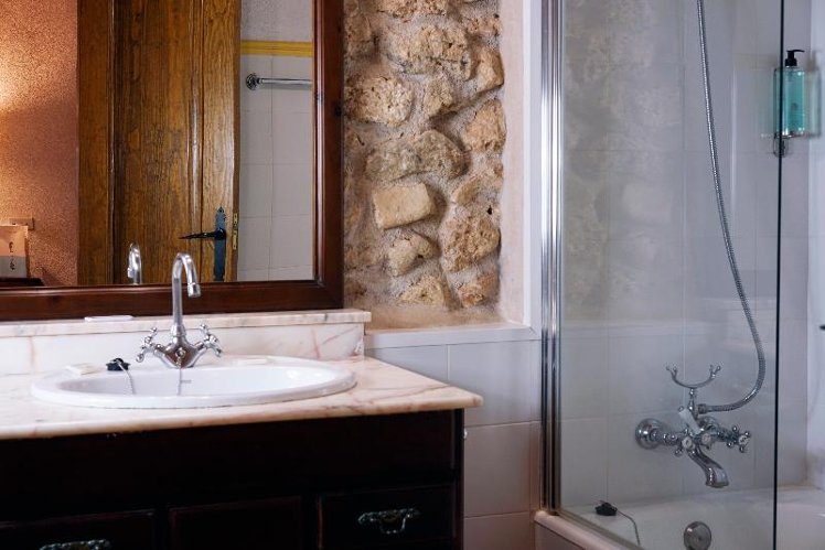 SINGLE STANDARD Room