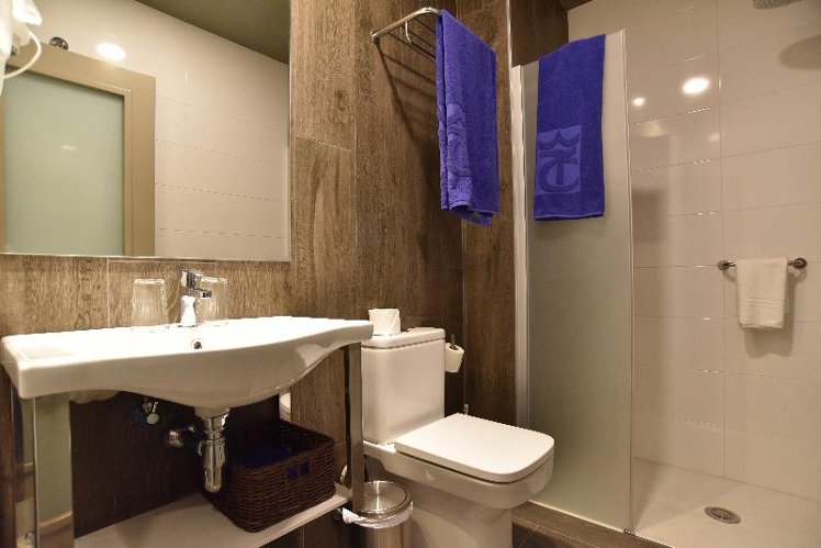 DOUBLE SINGLE USE STANDARD Room