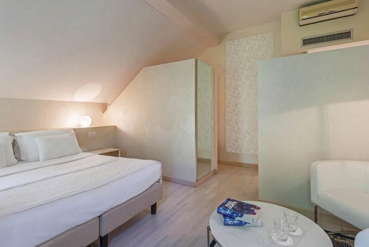QUADRUPLE STANDARD Room