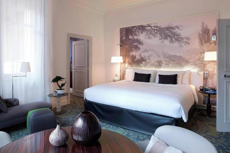 SUITE KING SIZE BED Room