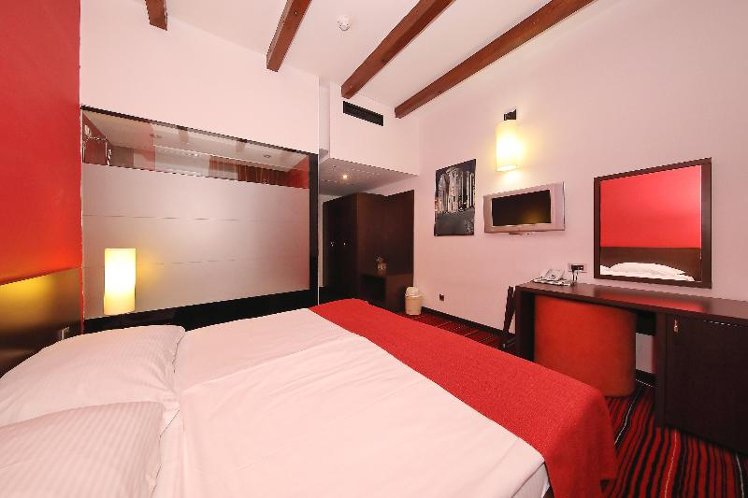 DOUBLE SUPERIOR Room