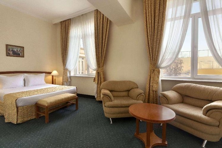 DOUBLE KING SIZE BED Room
