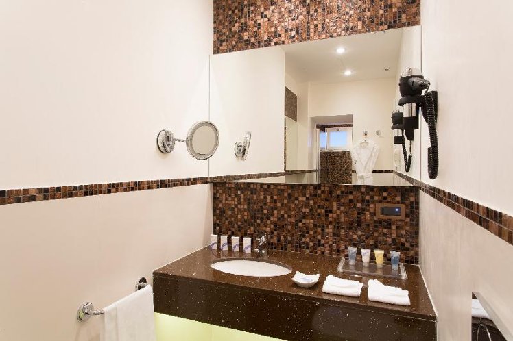 DOUBLE STANDARD Room