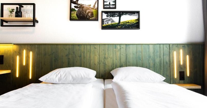 DOUBLE QUEEN SIZE BED Room