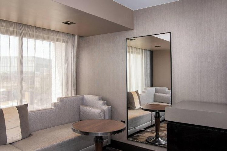 DOUBLE KING SIZE BED Room