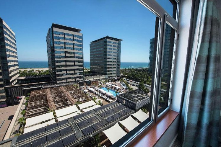 DOUBLE POOL VIEW KING BED Room