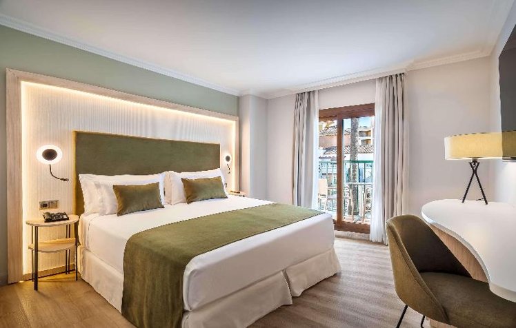 Double or Twin POOL VIEW Room
