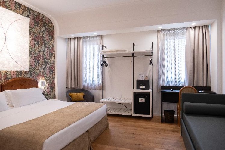 QUADRUPLE STANDARD Room