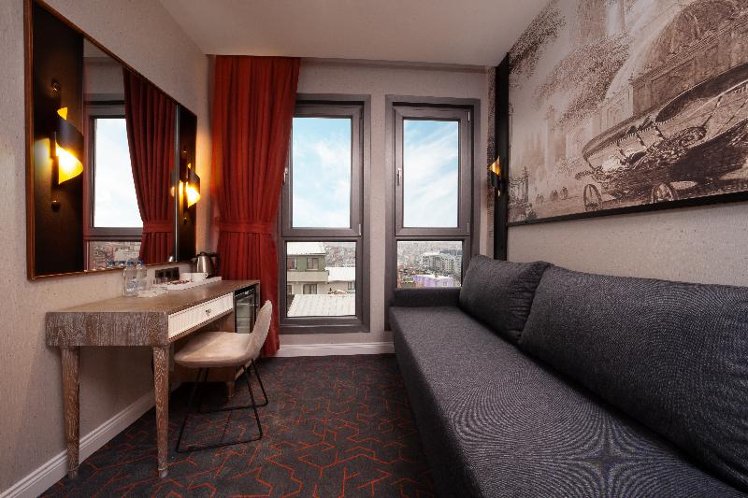TRIPLE STANDARD Room