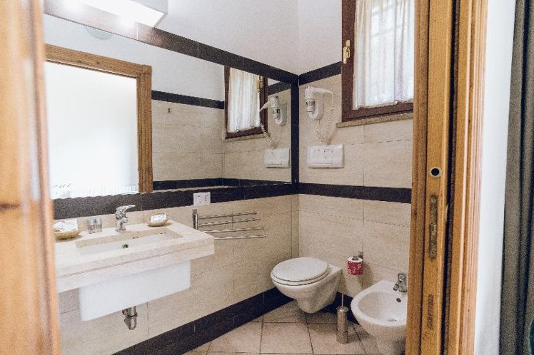 SINGLE SUPERIOR Room