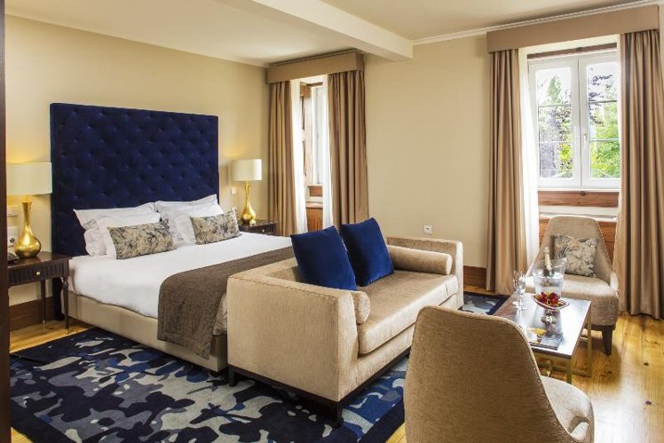 Double or Twin DELUXE Room