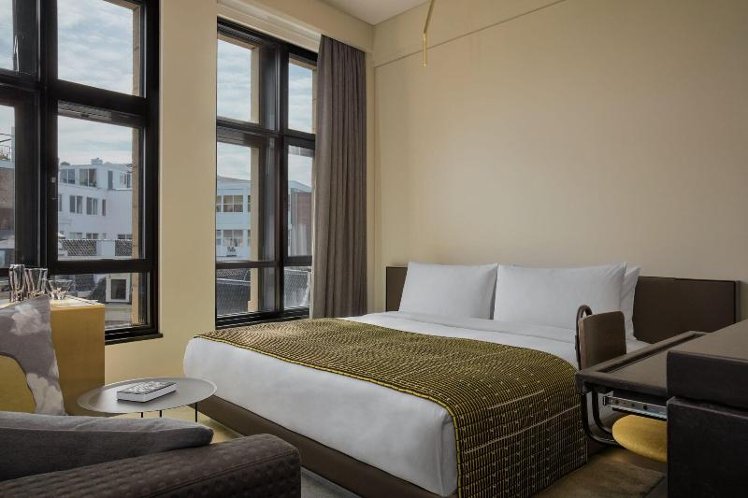 DOUBLE KING SIZE BED Room