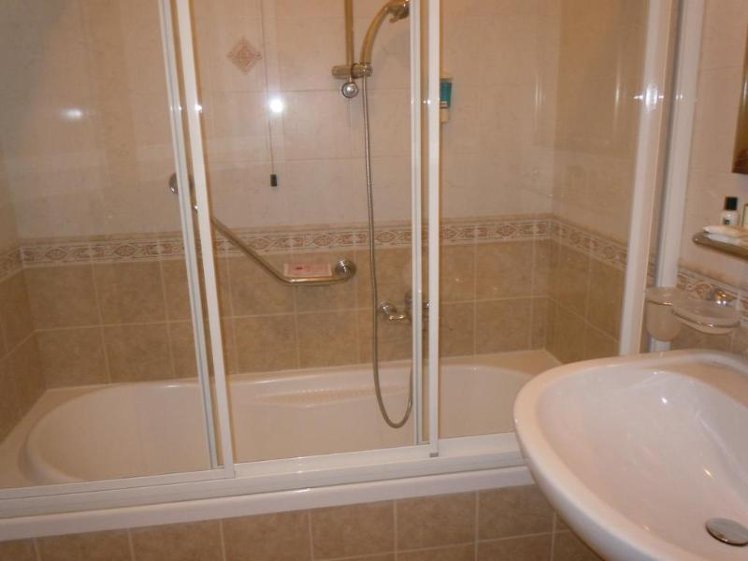 SINGLE STANDARD Room