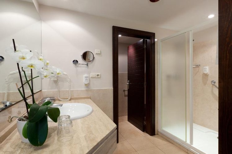 DOUBLE GARDEN VIEW Room