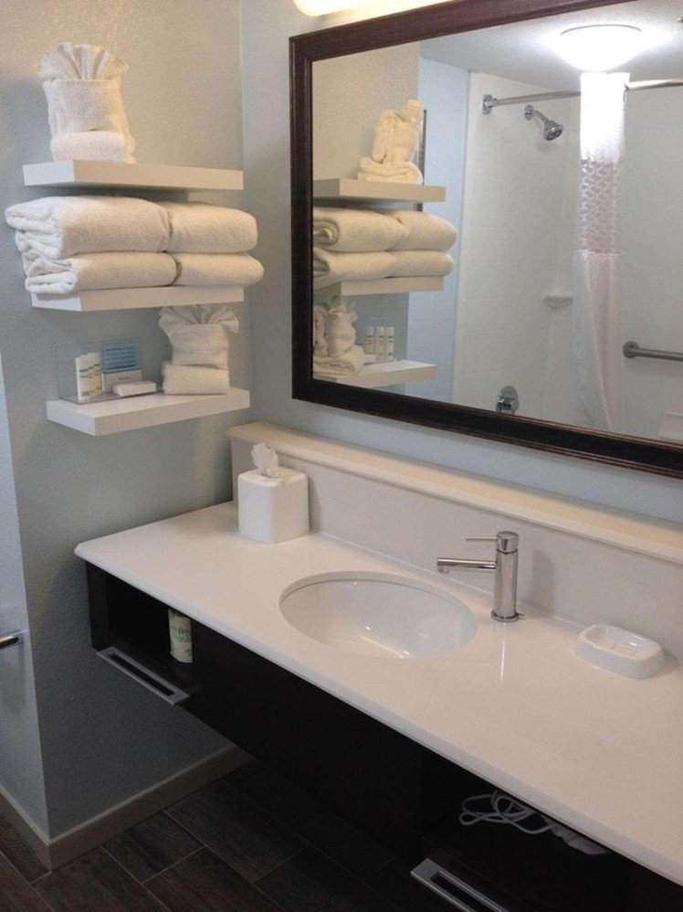 STUDIO KING SIZE BED Room