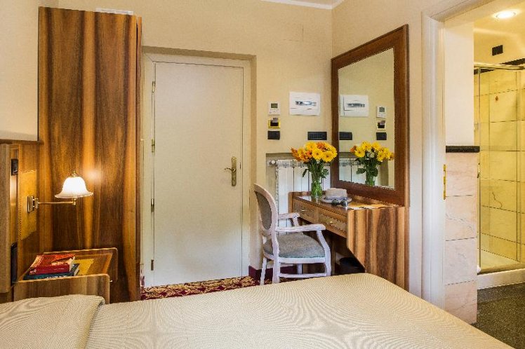 SINGLE STANDARD Room