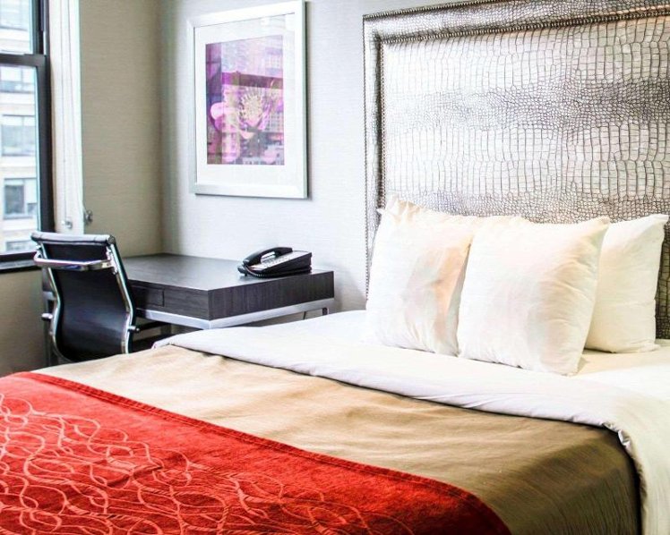 DOUBLE QUEEN SIZE BED Room