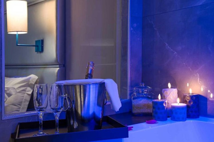 DOUBLE HONEYMOON Room