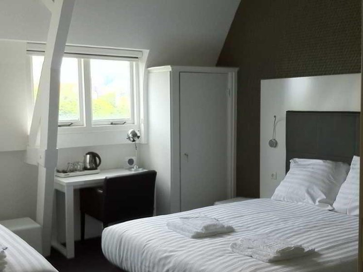 TRIPLE BASIC Room