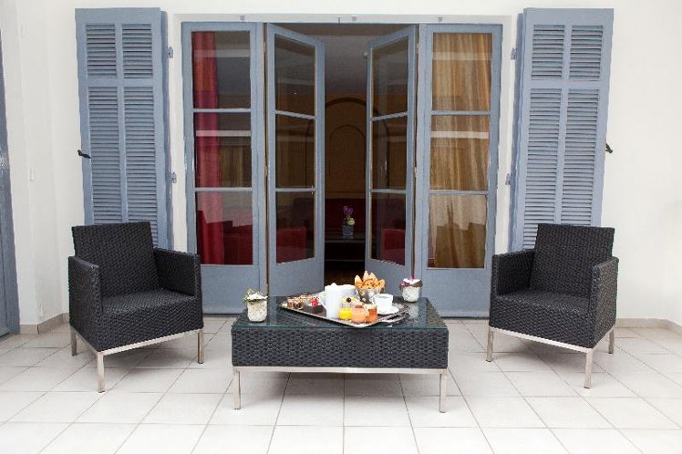 JUNIOR SUITE STANDARD Room