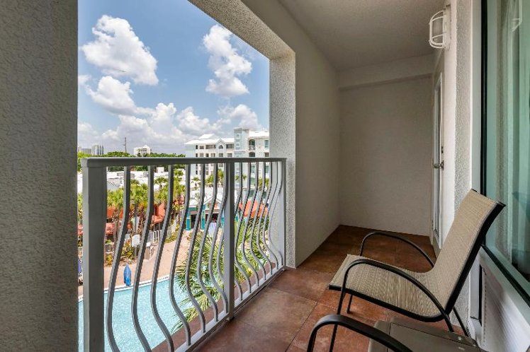 DOUBLE POOL VIEW Room