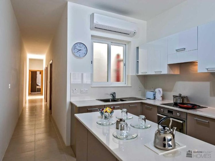 APARTMENT CAPACITY 4 THREE BEDROOM Room