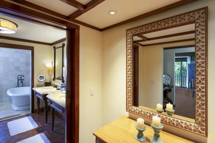 SUITE OCEAN FRONT KING BED Room