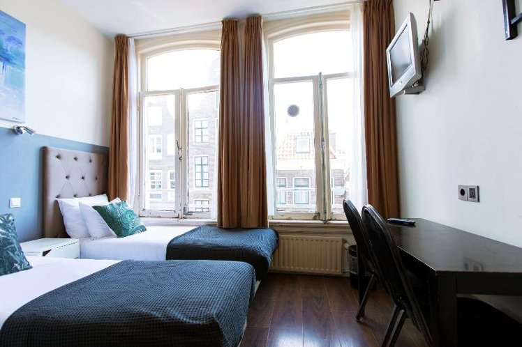 TRIPLE STANDARD Room