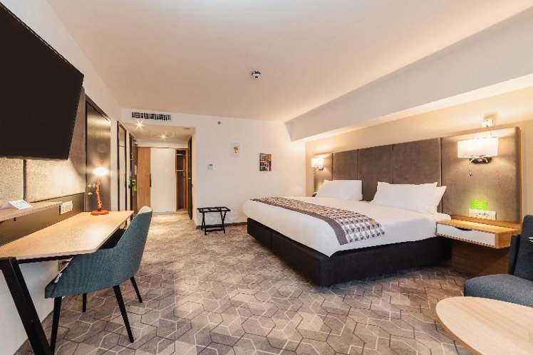 DOUBLE Accessible KING SIZE BED Room