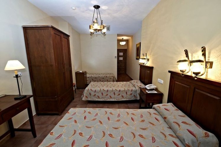 TRIPLE STANDARD Room
