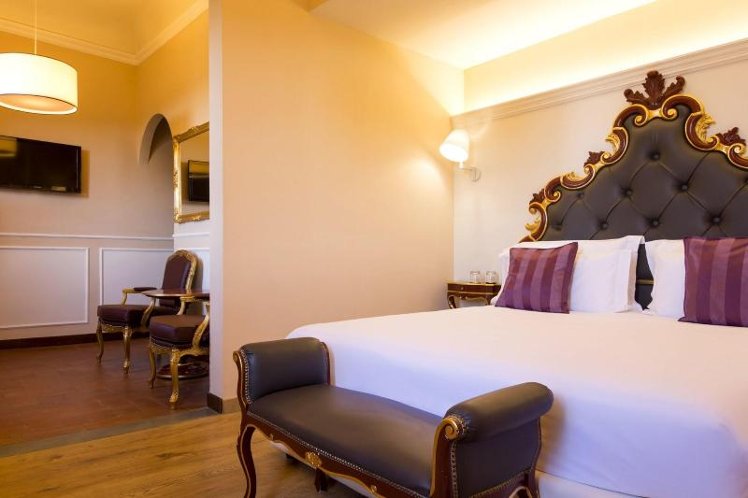 JUNIOR SUITE STANDARD Room