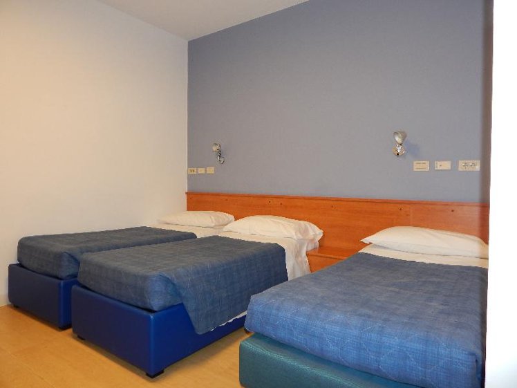 TRIPLE STANDARD Room