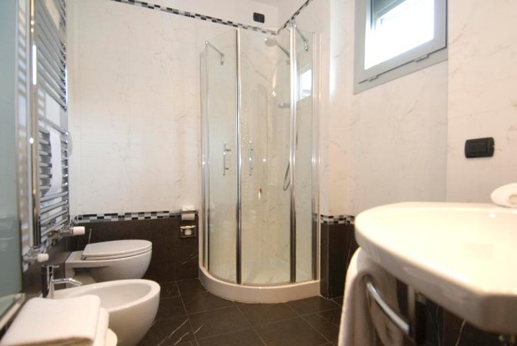 SINGLE STANDARD Room