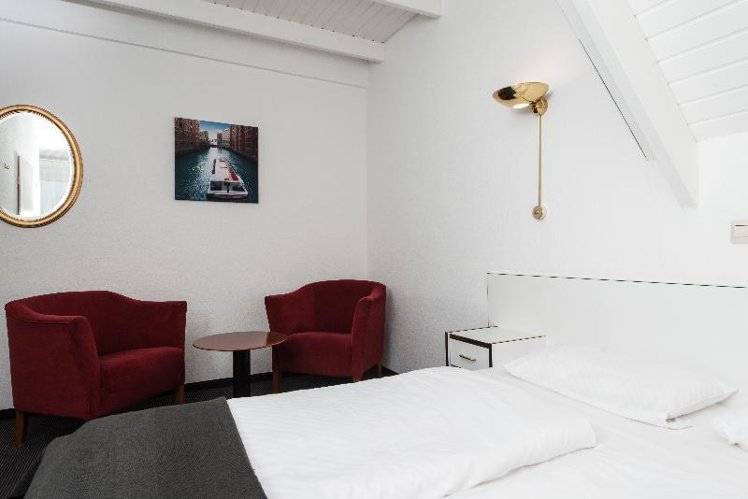 TRIPLE STANDARD Room