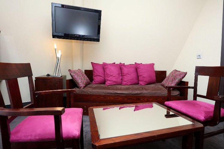 JUNIOR SUITE QUEEN SIZE BED Room