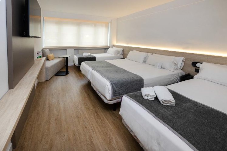 QUADRUPLE SUPERIOR Room