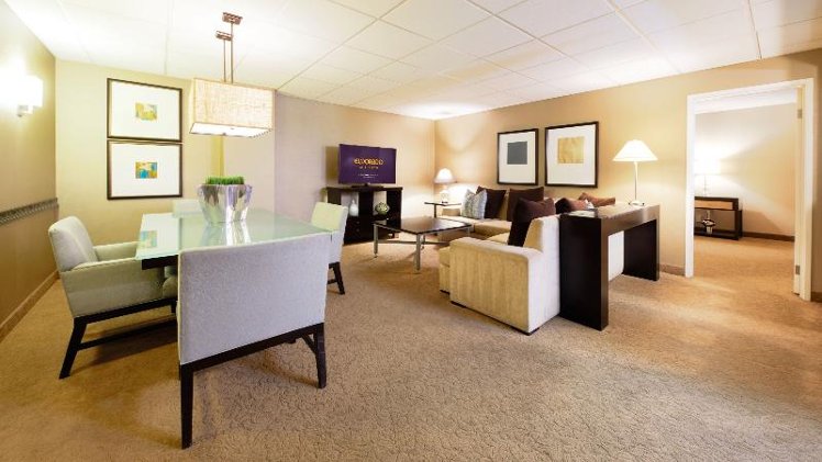 SUITE KING SIZE BED Room