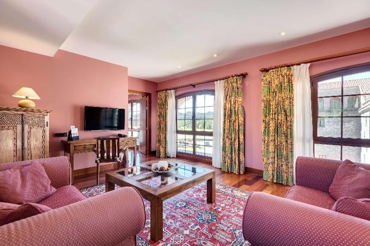 JUNIOR SUITE STANDARD Room