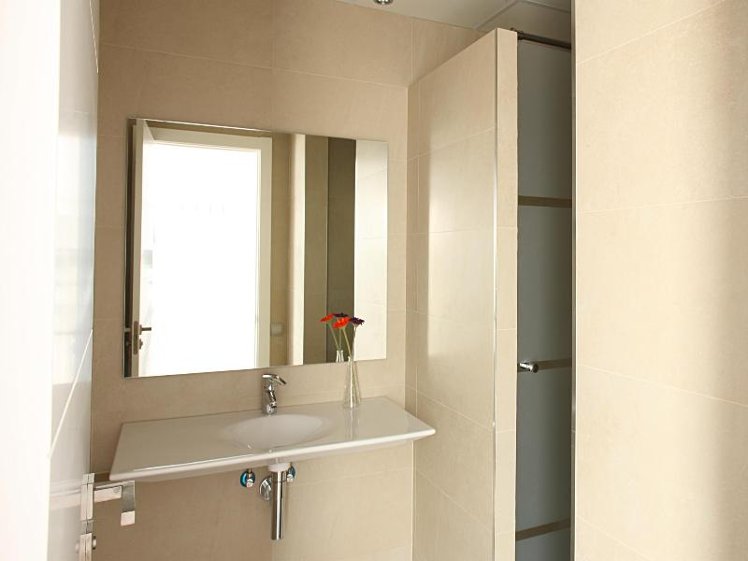 APARTMENT CAPACITY 7 THREE BEDROOMS Room