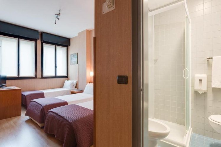 TRIPLE STANDARD Room