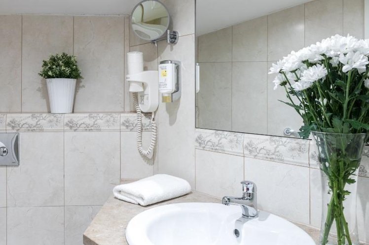 TRIPLE STANDARD Room