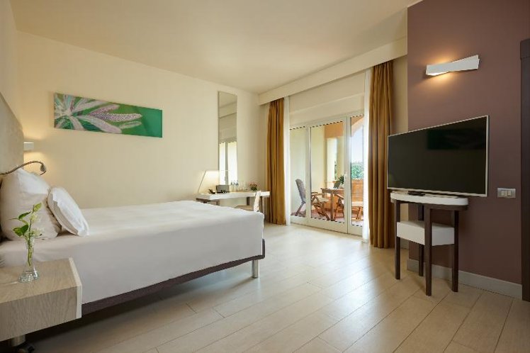 DOUBLE GARDEN VIEW Room
