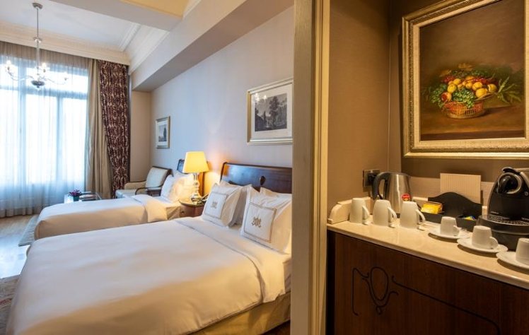 TRIPLE GRAND Room