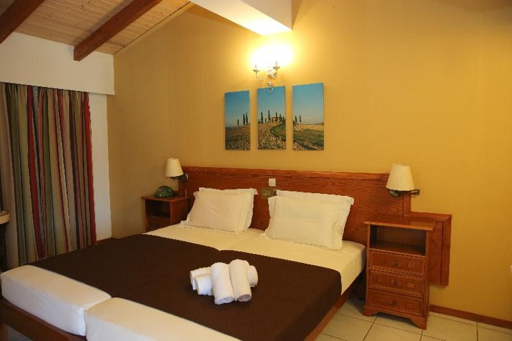 TRIPLE STANDARD Room